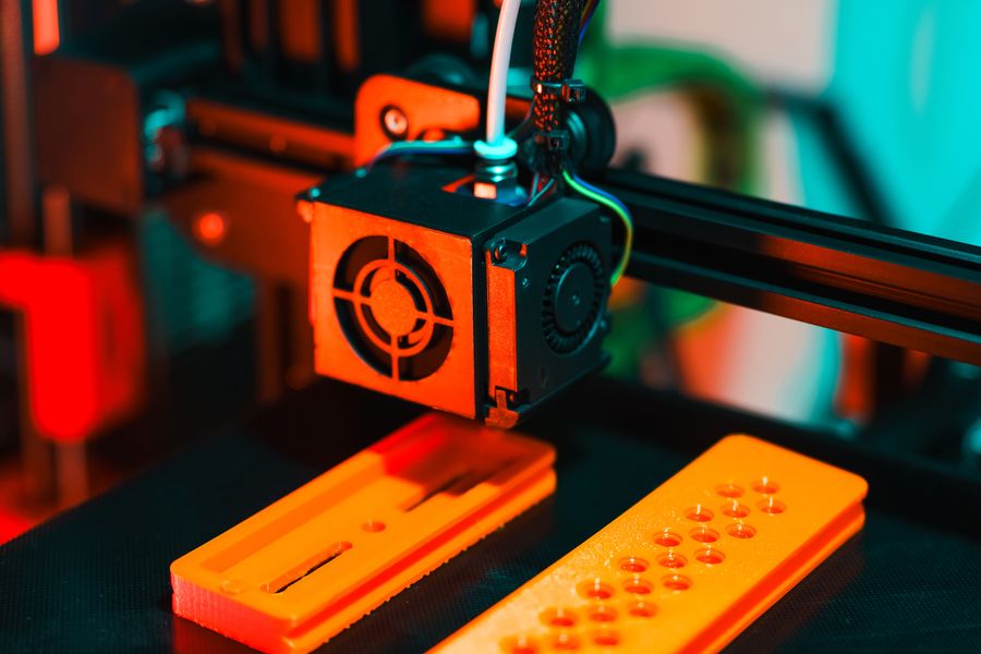 3D-geprinte montageplaten in oranje PETG